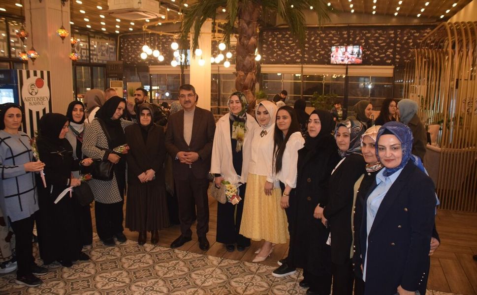 AK Partili Kadınlardan Batman'da 'Vefa İftarı' Programı
