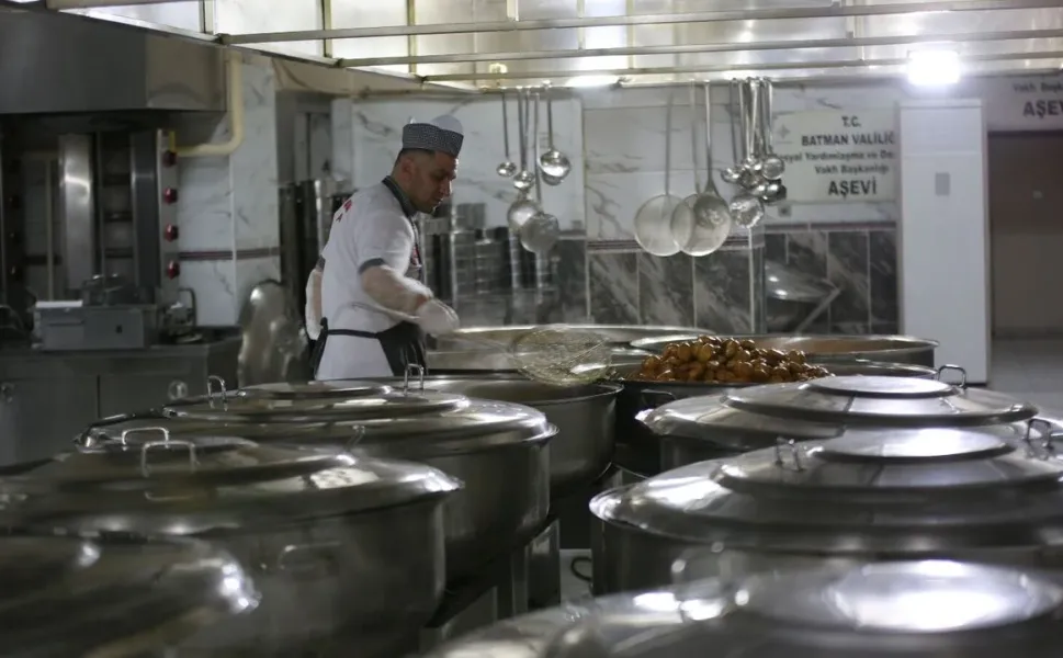 Batman'da Her Gün 2 Bin 542 Kişinin İftar Sofrası Devletten