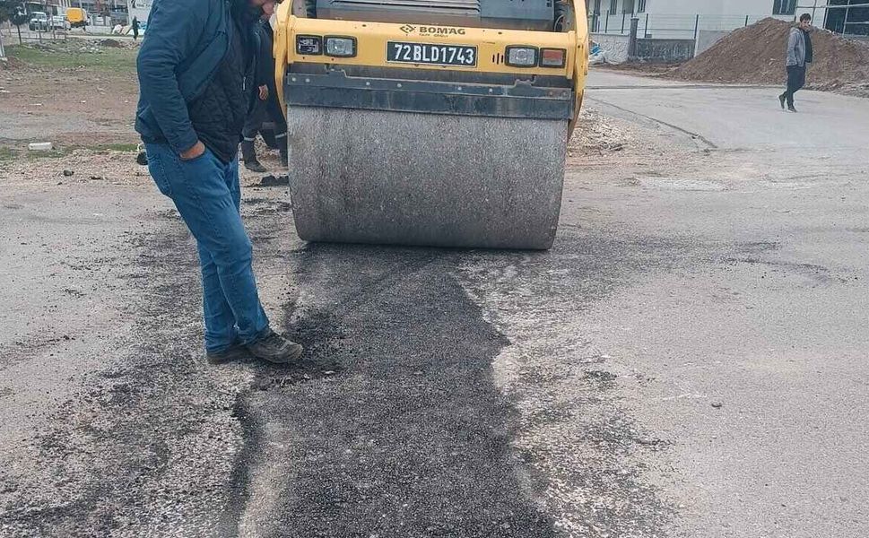 Batman’da Kışın Bozulan Yollar Onarılıyor