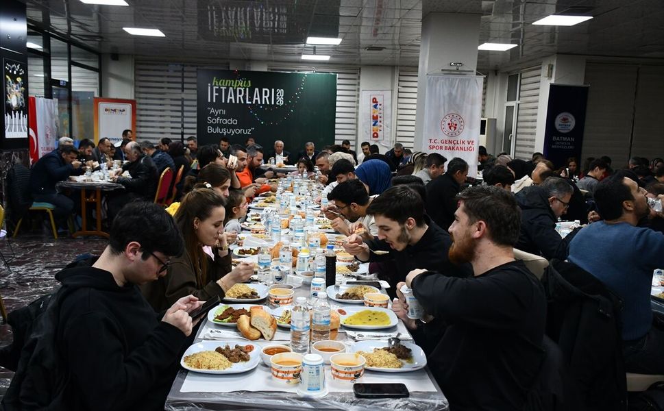 Batman'da 400 Üniversiteli İftarda Buluştu