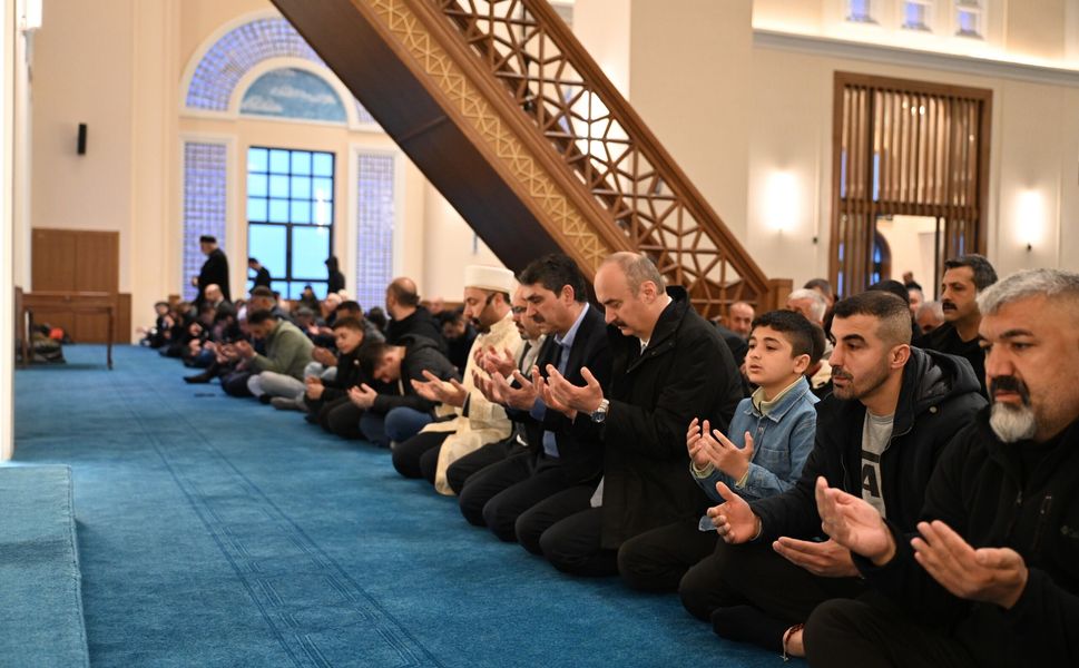 Batman’da Bayram Namazı Külliye’de Kılındı