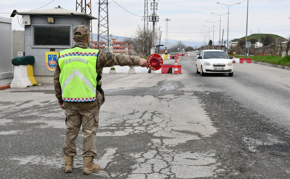Batman’da Bayram Öncesi Sıkı Denetim: Sürücülere Uyarı ve İkram