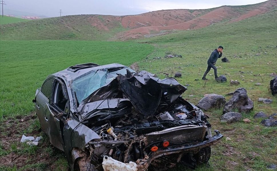 Batman’da Otomobil Şarampole Uçtu, Sürücü Yaralandı