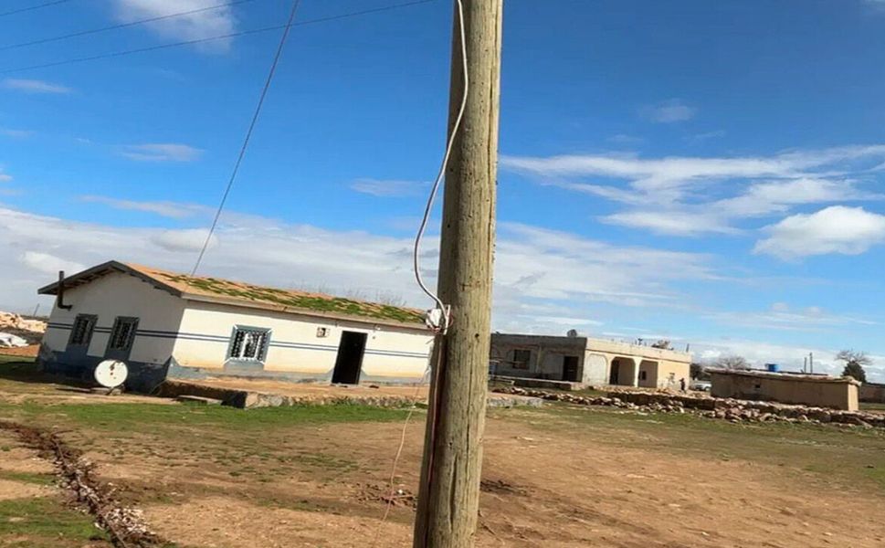 Dicle Elektrik’ten Şaşırtan Tespit: Elektrik Direğini Oyup Kaçak Hat Çekmişler