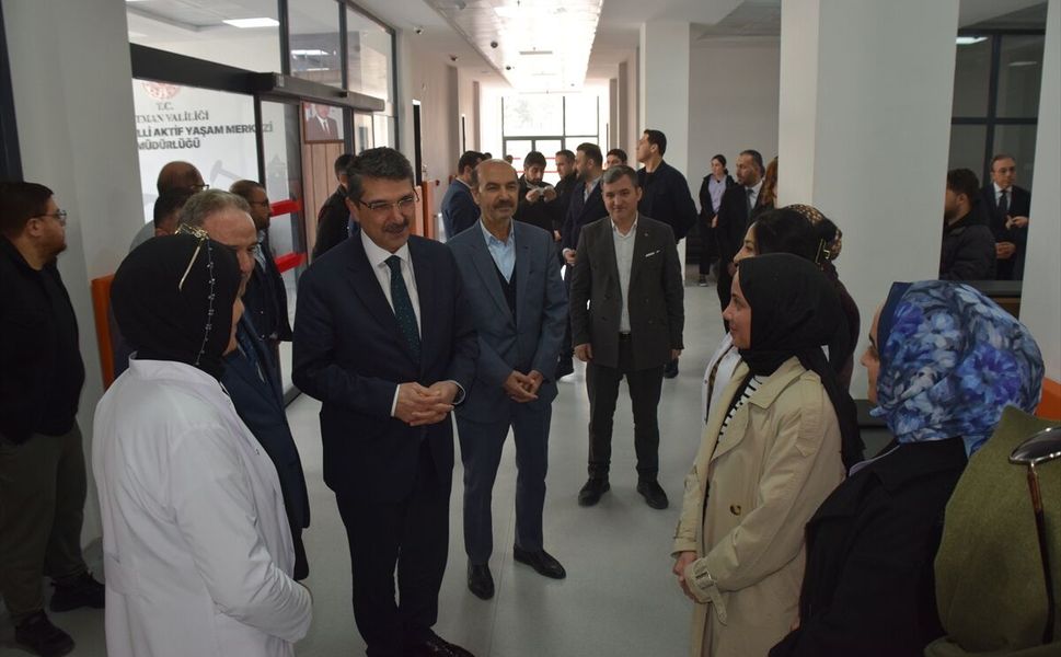 Milletvekili Nasıroğlu Aktif Yaşam Merkezi’nde