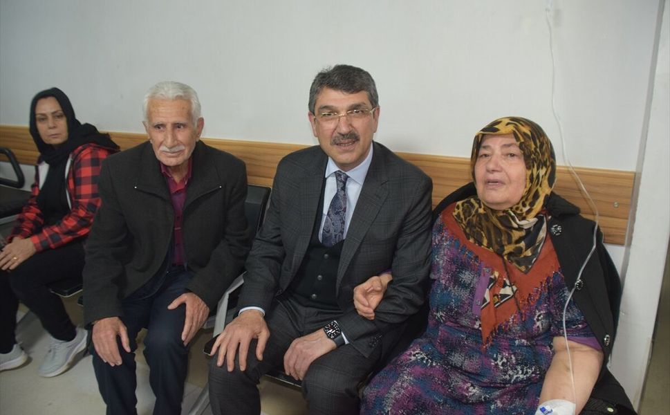 Nasıroğlu’ndan Bayramda Anlamlı Ziyaret: Hastalarla Tek Tek İlgilendi