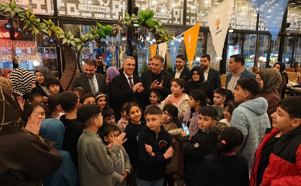 AK Parti Batman Teşkilatından 400 Çocuğa Bayramlık Müjdesi