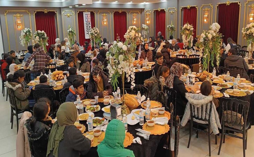 Batman'da 300 Çocuk ve Ailesi İftarda Buluştu