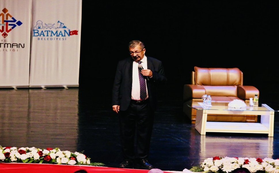 Hayati İnanç "Can Veren Pervaneler" ile Gönülleri Fethetti