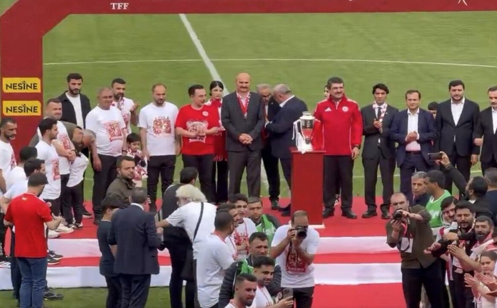 Petrolspor Şampiyonluğunu 6 Golle Kutladı