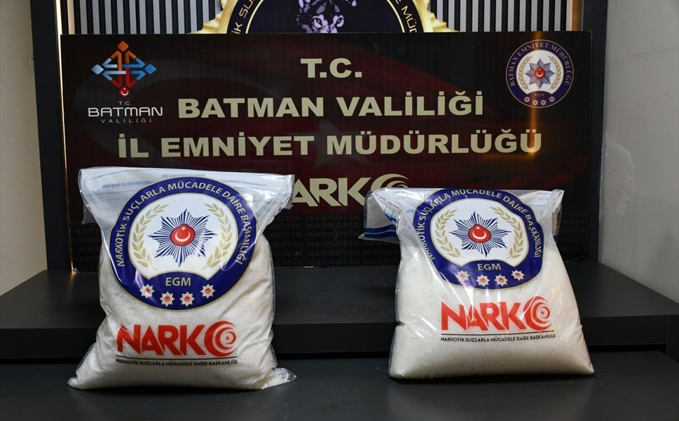 Batman'da Çekici Üzerindeki Araçtan Kilo Kilo Zehir Çıktı