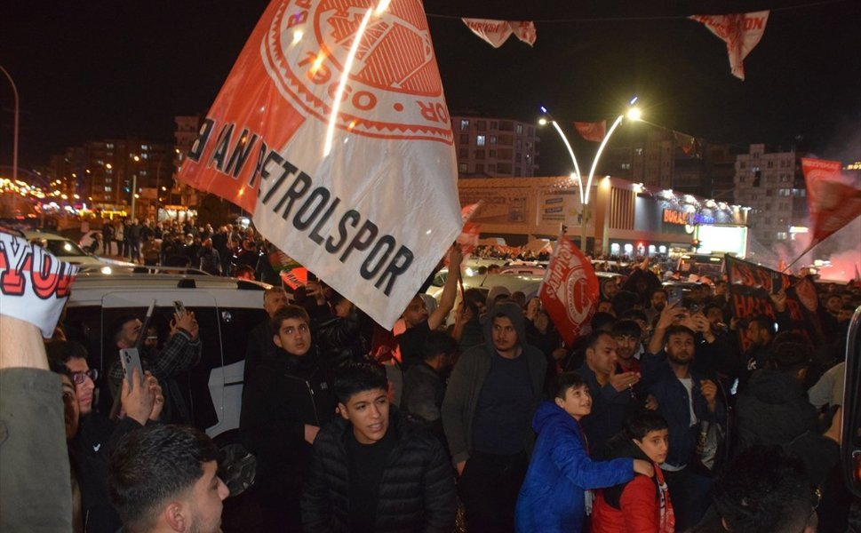 Batman'da Şampiyonluk Gecesi: Petrolspor Şehre Zaferle Döndü
