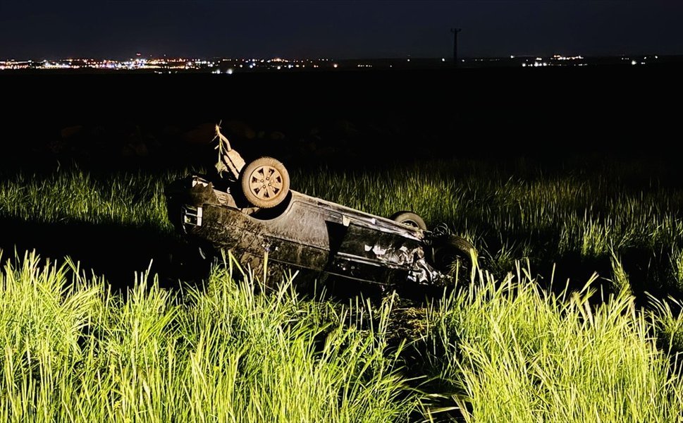 Diyarbakır'da Devrilen Otomobildeki 10 Kişi Yaralandı