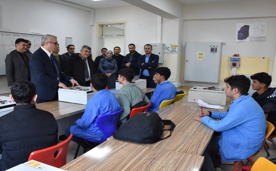 Rehber Öğretmenler Malabadi Meslek Lisesini Gezdi