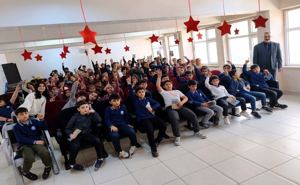 Yazar Metin Özmen'den Kurtalanlı Öğrencilere Özel Söyleşi