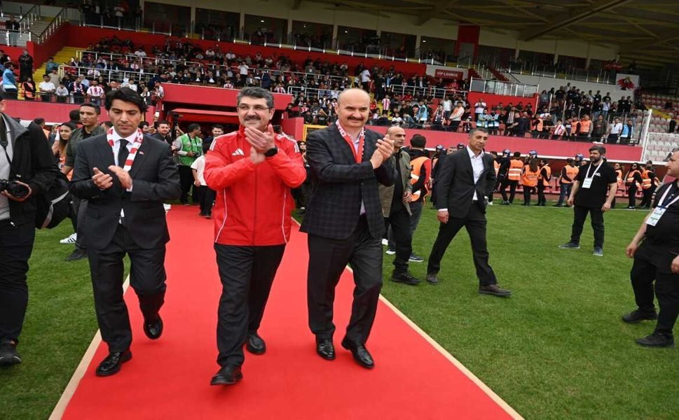 Nasıroğlu'ndan Şampiyonluk Mesajı: “Birlik Olduk, İnandık, Başardık”