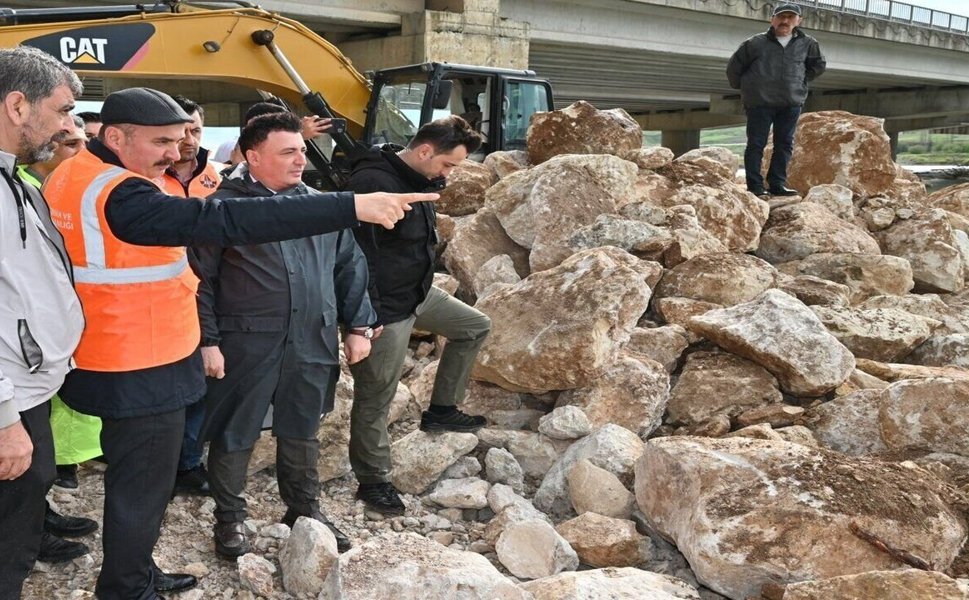 Vali Ekrem Canalp Emekçilerin Bayramını Tebrik Etti