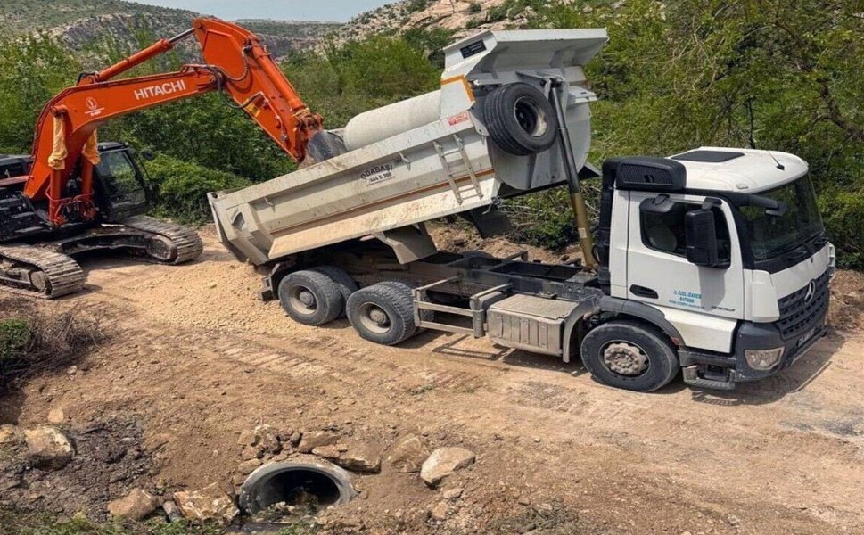 Batman İl Özel İdaresi'nden Çatalsu Yoluna 6 Dev Büz