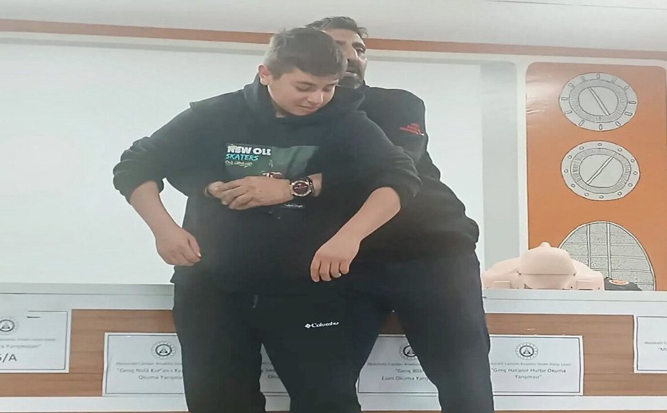 İmam Hatip Öğrencilerine İlk Yardım Dersi