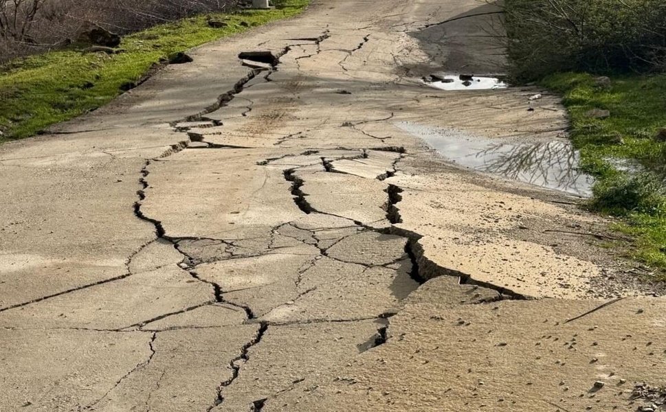 Sason'da Heyelanda Hasar Gören Yollar Yeniden Ulaşıma Açılıyor