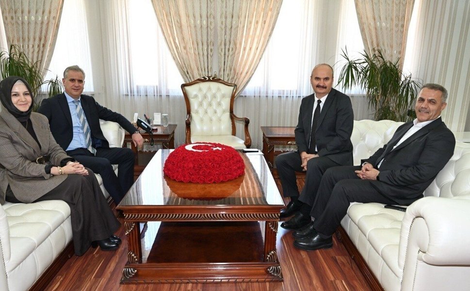 Hüseyin Şansi ve Hasan Basri Yalçın’dan Vali Canalp’e Nezaket Ziyareti