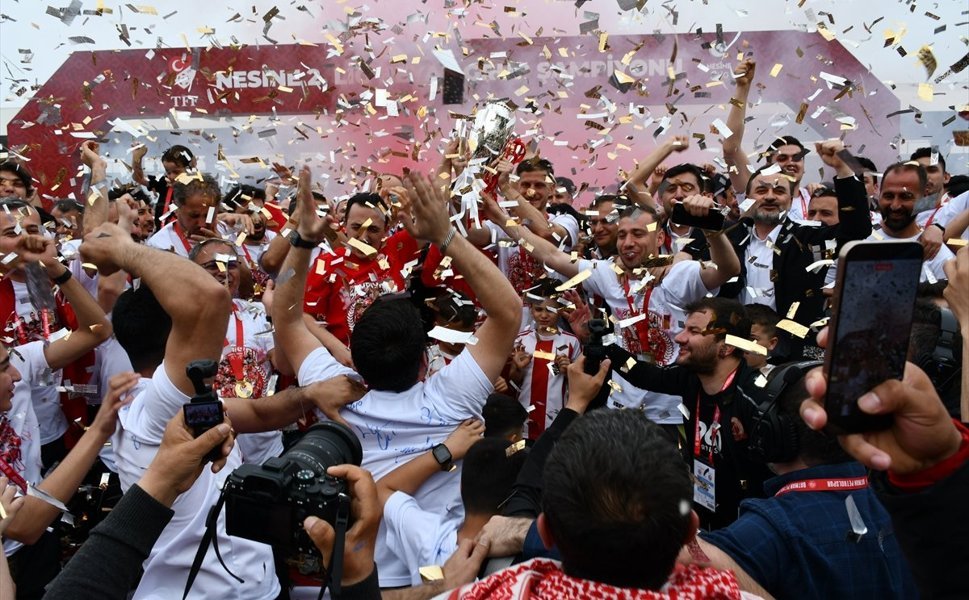 Trendyol 1. Lig'e Yükselen Şampiyon Petrolspor,Kupayı Kaldırdı
