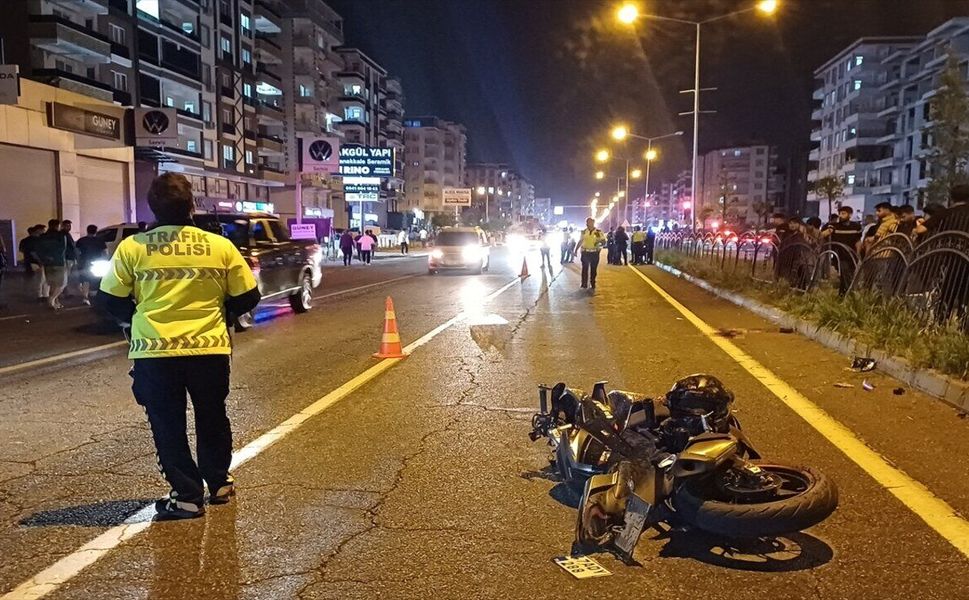 Batman'da Karşıya Geçmeye Çalışan Yaya ile Motosiklet Sürücüsü Hayatını Kaybetti