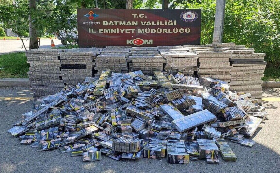 Hasankeyf Yolunda Zulalanmış 14 Bin Paket Sigara Ele Geçirildi