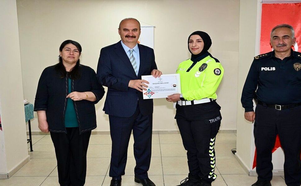 Vali Canalp’ten Trafik Polislerine Başarı Belgesi