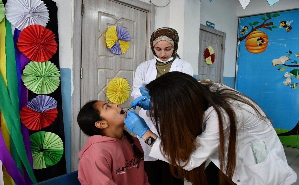 Batman Üniversitesi’nden Köy Okullarına Diş Sağlığı Çıkartması