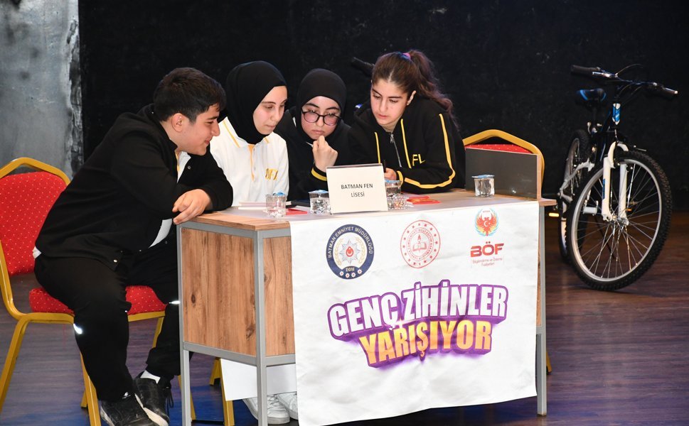 Batman'da 'Genç Zihinler Yarışıyor' bilgi yarışmasının finali düzenlendi
