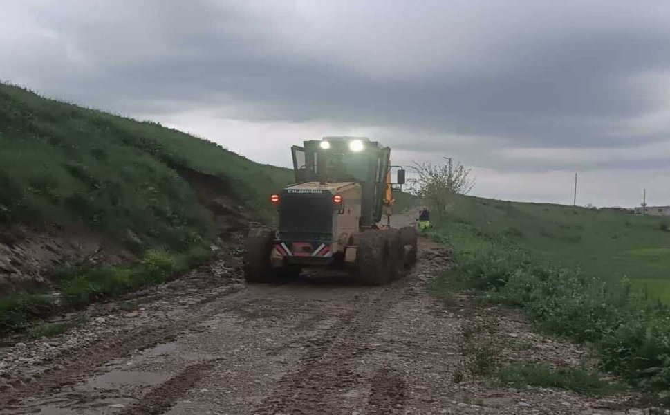 Beşiri'de Kapanan Köy Yolu Yeniden Açıldı