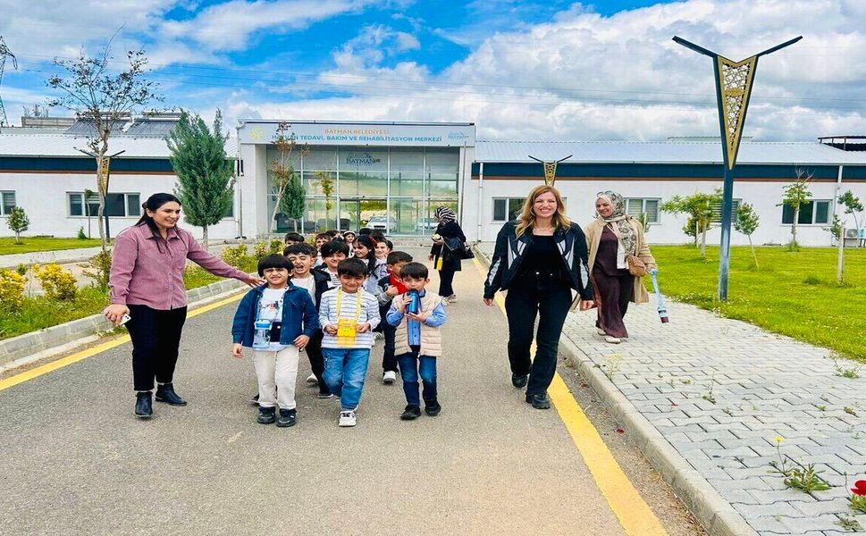 Batmanlı Öğrenciler Hayvan Bakımını Yerinde Öğrendi