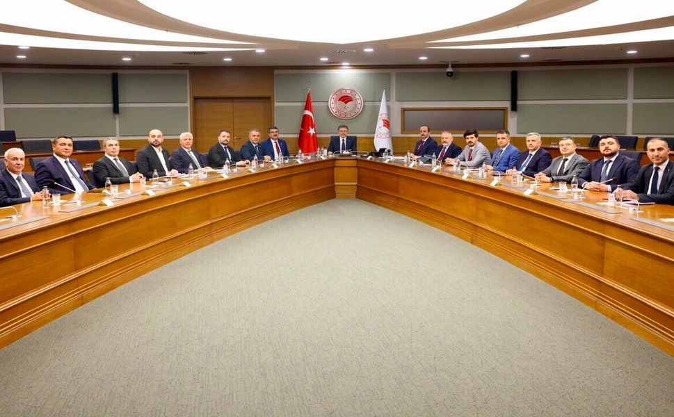 AK Parti Batman Heyeti Dev Projeler İçin Bakan Yumaklı ile Masaya Oturdu