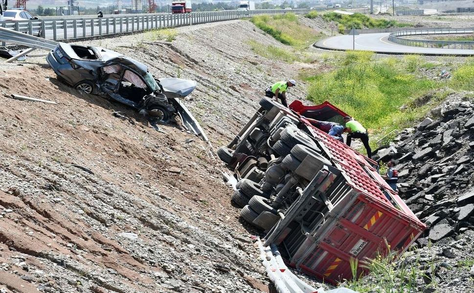 Batman-Diyarbakır Yolunda Feci Kaza: 1 Ölü, 2 Ağır Yaralı