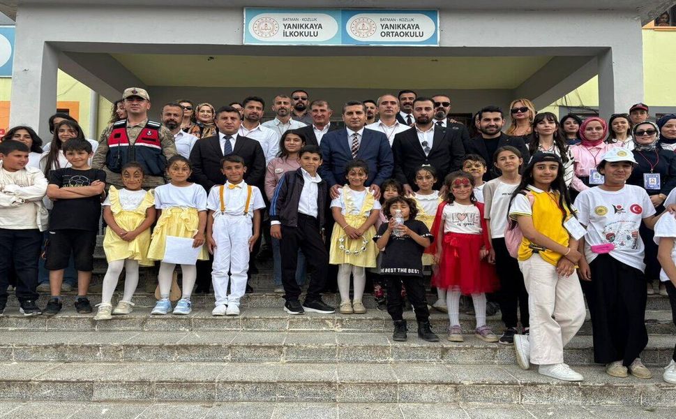 Geleceğin Bilim İnsanları Kozluk’ta Sahneye Çıktı