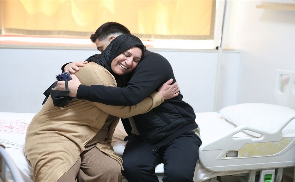 Diyarbakır’da Anneler Günü Mucizesi: Oğluna Böbreğini Vererek İkinci Kez Hayat Verdi