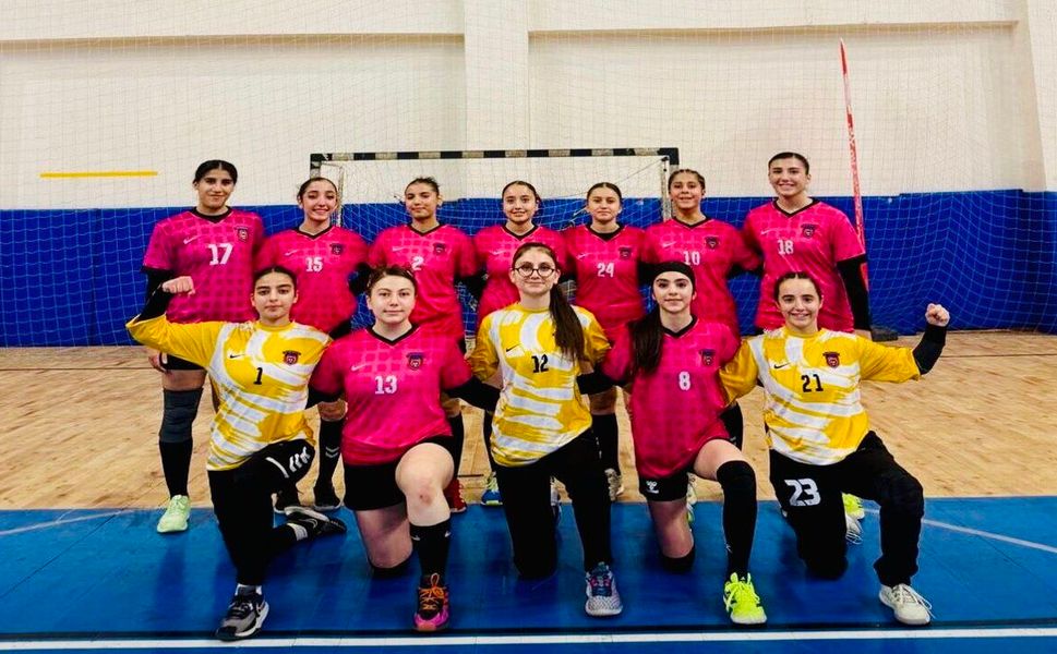 1955 Batman Belediyespor Futbol ve Hentbolda Rakip Tanımıyor