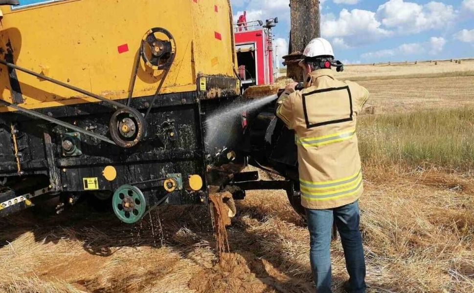 Oymataş Köyünde Biçerdöver Alev Aldı