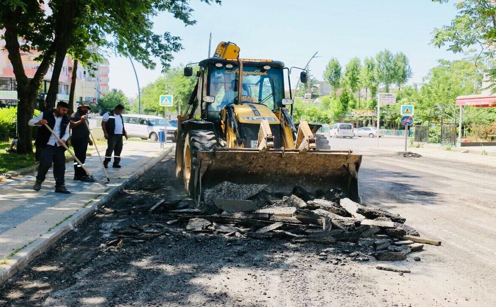 Barış ve Mereto Caddeleri Asfaltlanıyor