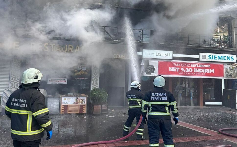 Batman'da Pastanede Korkutan Yangın