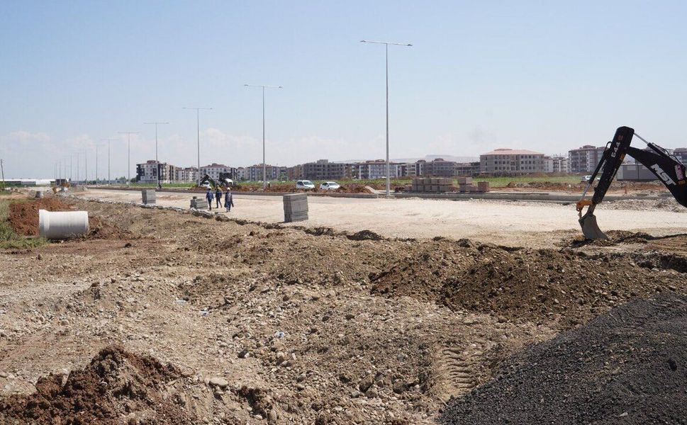 Necat Nasıroğlu Bulvarı’nda Çifte Mesai: Hem Yol Hem Altyapı Aynı Anda Yenileniyor
