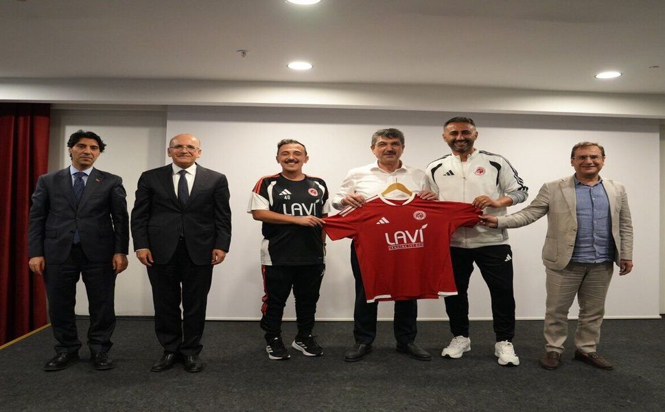 Bakan Şimşek ve Milletvekili Nasıroğlu’ndan Batman Petrolspor Kampına Ziyaret