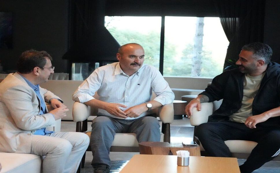 Vali Ekrem Canalp'ten Batman Petrolspor'a Bolu Kampında Moral Ziyareti