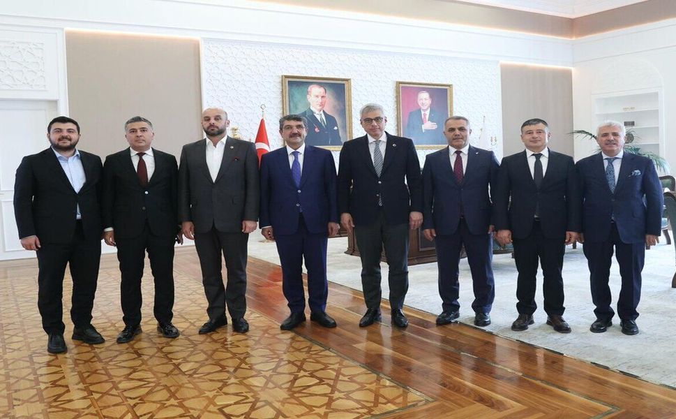 Ferhat Nasıroğlu ve Hüseyin Şansi Ankara'da Bakan Memişoğlu ile Görüştü