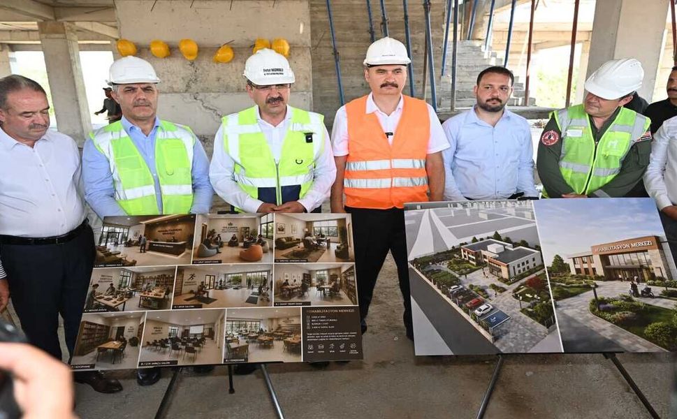 Bakan Göktaş’tan Batman Modeline Övgü