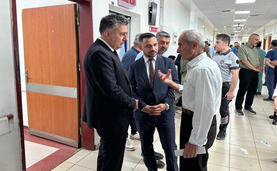 Sağlık Müdürü Solmaz Kozluk'ta Hem Çalışanları Dinledi Hem Hastaları Ziyaret Etti