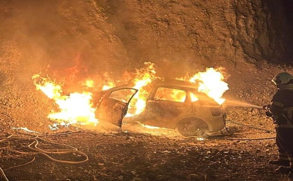 Siirt’te Seyir Halindeki Otomobil Alev Alev Yandı