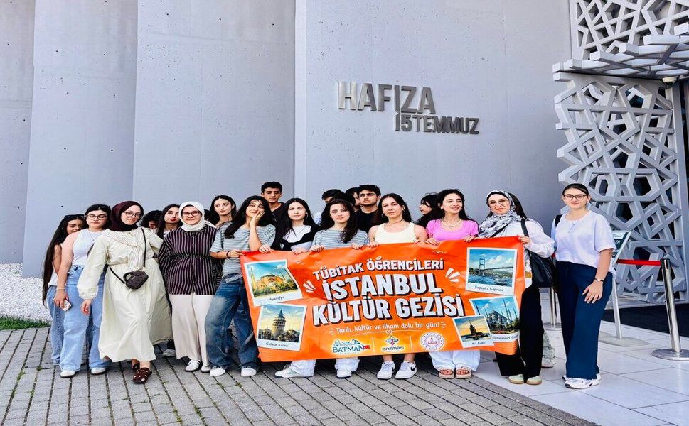 TÜBİTAK Başarılı Öğrencileri İstanbul'u Keşfediyor