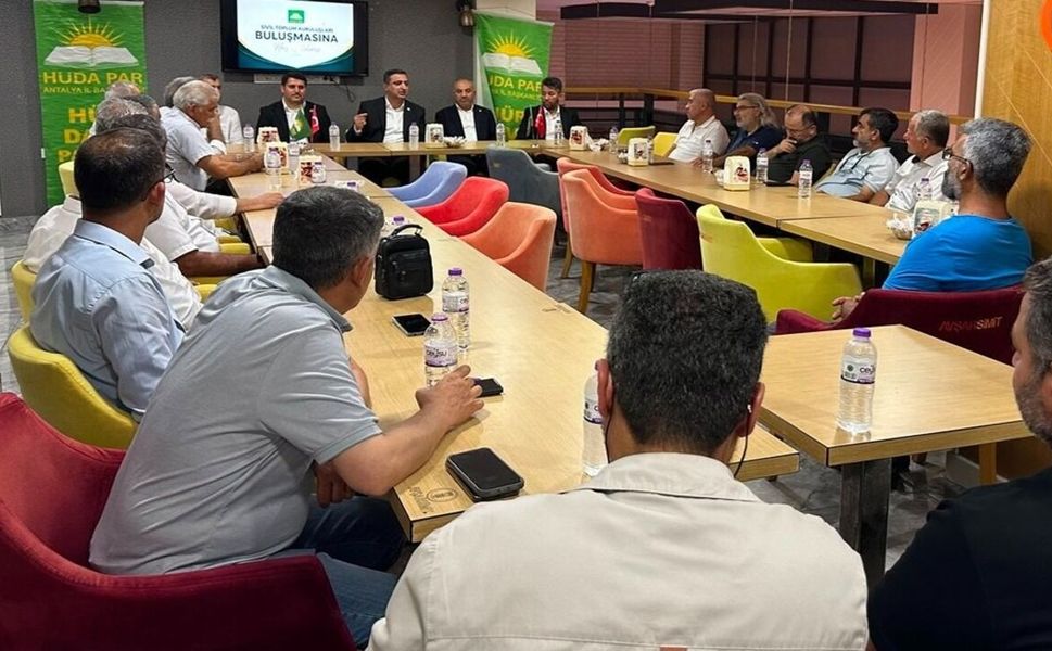 Ramanlı, Antalya’da Sivil Toplum Kuruluşlarıyla Bir Araya Geldi